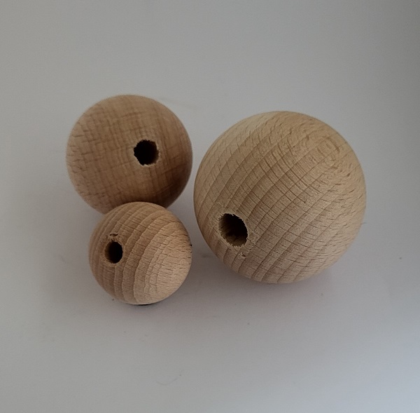 Sfera Ø 80 mm. LEGNO DI FAGGIO (CON FORO PASSANTE d. 10 mm.)